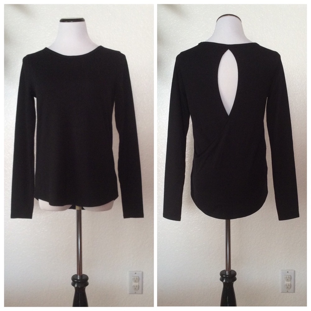 Overlapping Back Detail Workout Top w/Thumb Holes